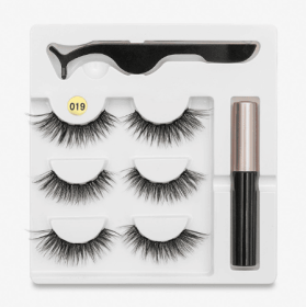 A Pair Of False Eyelashes With Magnets In Fashion (Format: 019 style)